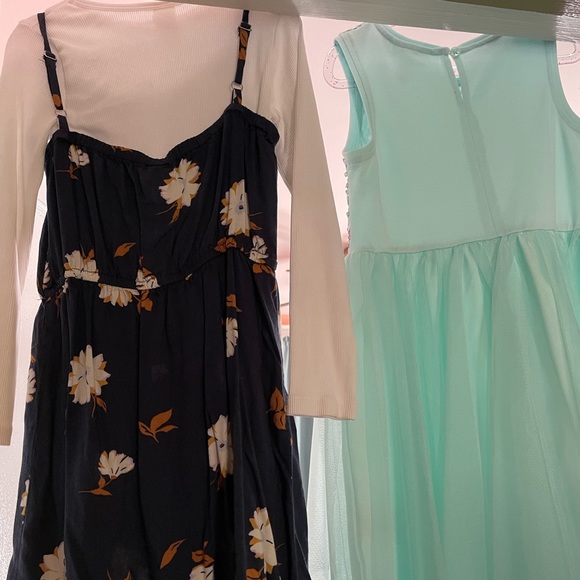 Set of 2 Girls Fancy Dresses ๐ - Picture 5 of 5